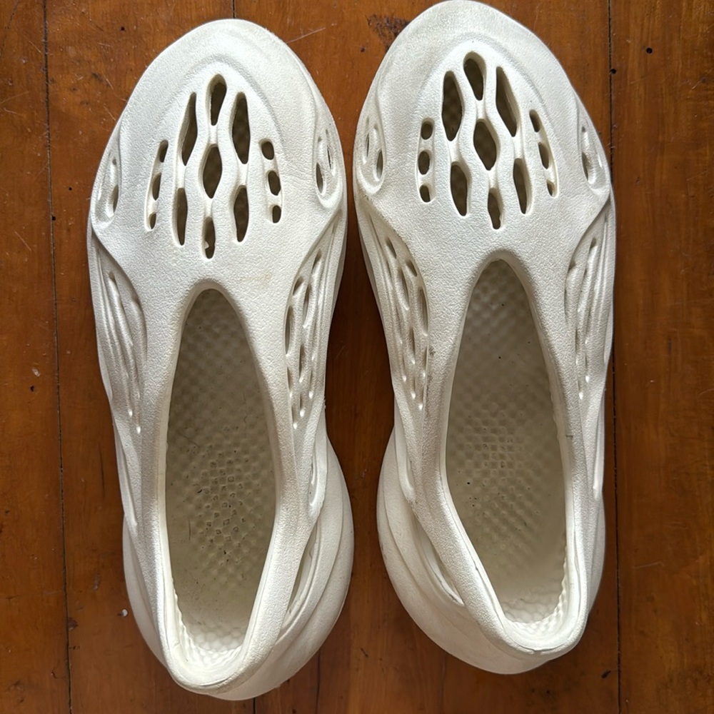 Yeezy foam runner Ararat size 7